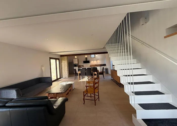 Ferienhaus Le Pressoir, Maison Au Calme, Grand Jardin, Vue Degagee Sur Les Champs, Belle Terrasse, 3 Chambres, 2 Sdb, 2 Wc, Parking Prive, 5 Kms De Bayeux Et 7 Kms Plage D'Arromanches Au Coeur Des Plages Du Debarquement *