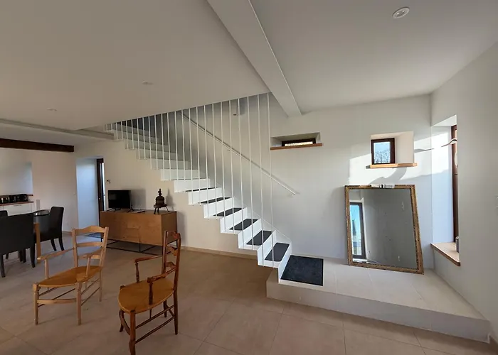 Ferienhaus Le Pressoir, Maison Au Calme, Grand Jardin, Vue Degagee Sur Les Champs, Belle Terrasse, 3 Chambres, 2 Sdb, 2 Wc, Parking Prive, 5 Kms De Bayeux Et 7 Kms Plage D'Arromanches Au Coeur Des Plages Du Debarquement *