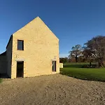 בית נופש Le Pressoir, Maison Au Calme, Grand Jardin, Vue Degagee Sur Les Champs, Belle Terrasse, 3 Chambres, 2 Sdb, 2 Wc, Parking Prive, 5 Kms De Bayeux Et 7 Kms D'arromanches Au Coeur Des Plages Du Debarquement Longues-sur-Mer