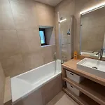 בית נופש Le Pressoir, Maison Au Calme, Grand Jardin, Vue Degagee Sur Les Champs, Belle Terrasse, 3 Chambres, 2 Sdb, 2 Wc, Parking Prive, 5 Kms De Bayeux Et 7 Kms D'arromanches Au Coeur Des Plages Du Debarquement *
