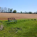 בית נופש Le Pressoir, Maison Au Calme, Grand Jardin, Vue Degagee Sur Les Champs, Belle Terrasse, 3 Chambres, 2 Sdb, 2 Wc, Parking Prive, 5 Kms De Bayeux Et 7 Kms D'arromanches Au Coeur Des Plages Du Debarquement Longues-sur-Mer