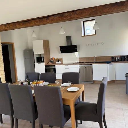 Le Pressoir, maison au calme, jardin, terrasse, 3 chambres, 2 sdb, 2 WC, parking privé, proche Bayeux et Arromanches au coeur des plages du débarquement * Longues-sur-Mer