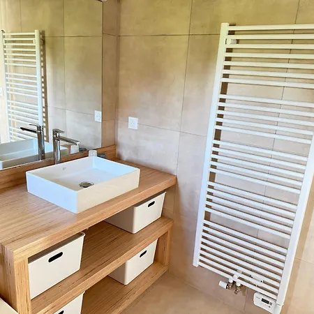 Le Pressoir, Maison Au Calme, Jardin, Terrasse, 3 Chambres, 2 Sdb, 2 Wc, Parking Privé, 5 Kms De Bayeux Et 7 Kms D'arromanches Au Coeur Des Plages Du Débarquement * Longues-sur-Mer