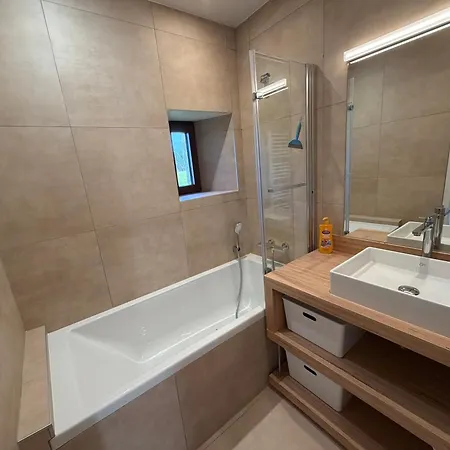 Сasa de vacaciones Le Pressoir, Maison Au Calme, Jardin, Terrasse, 3 Chambres, 2 Sdb, 2 Wc, Parking Privé, 5 Kms De Bayeux Et 7 Kms D'arromanches Au Coeur Des Plages Du Débarquement *