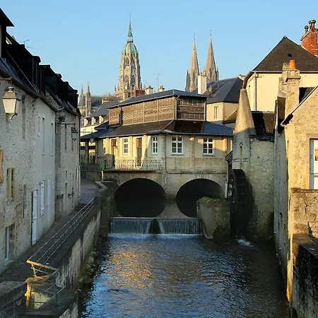 Сasa de vacaciones Le Pressoir, Maison Au Calme, Jardin, Terrasse, 3 Chambres, 2 Sdb, 2 Wc, Parking Privé, 5 Kms De Bayeux Et 7 Kms D'arromanches Au Coeur Des Plages Du Débarquement *