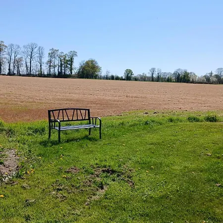 Сasa de vacaciones Le Pressoir, Maison Au Calme, Jardin, Terrasse, 3 Chambres, 2 Sdb, 2 Wc, Parking Privé, 5 Kms De Bayeux Et 7 Kms D'arromanches Au Coeur Des Plages Du Débarquement Longues-sur-Mer