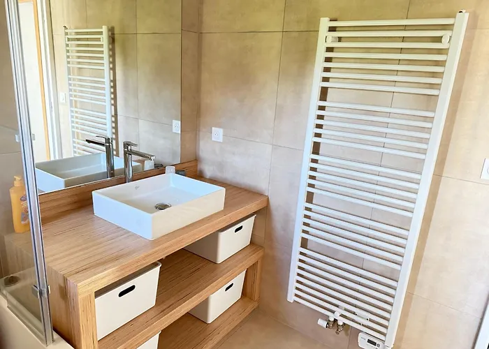 Le Pressoir, maison au calme, jardin, terrasse, 3 chambres, 2 sdb, 2 WC, parking privé, proche Bayeux et Arromanches au coeur des plages du débarquement * Longues-sur-Mer