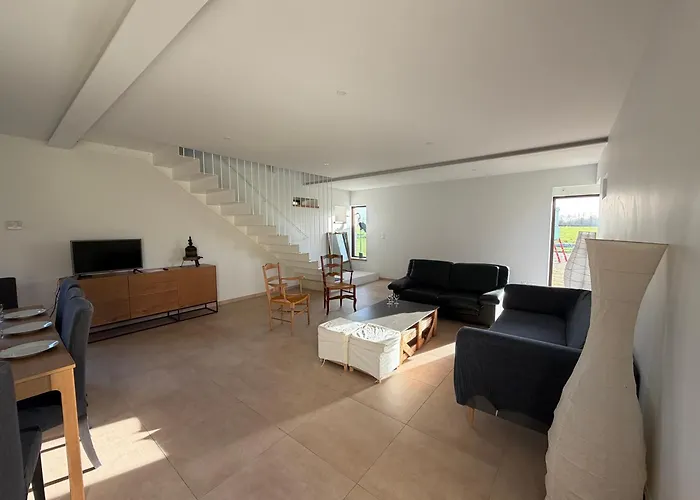 Holiday home Le Pressoir, Maison Au Calme, Grand Jardin, Vue Degagee Sur Les Champs, Belle Terrasse, 3 Chambres, 2 Sdb, 2 Wc, Parking Prive, 5 Kms De Bayeux Et 7 Kms D'arromanches Au Coeur Des Plages Du Debarquement