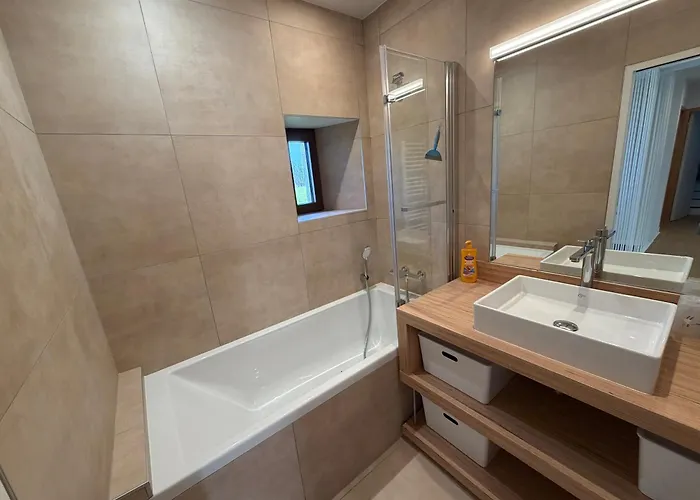 בית נופש Le Pressoir, Maison Au Calme, Grand Jardin, Vue Degagee Sur Les Champs, Belle Terrasse, 3 Chambres, 2 Sdb, 2 Wc, Parking Prive, 5 Kms De Bayeux Et 7 Kms D'arromanches Au Coeur Des Plages Du Debarquement *